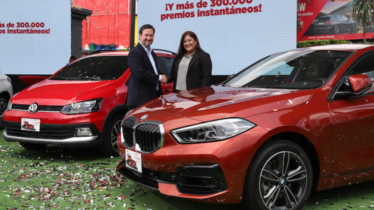 Conferencia de prensa de Gasolineras PUMA y el Banco Davivienda Salvadore&ntilde;o para anunciar el sorteo de seis carros, tres de ellos de la marca BMW y tres Volskwagen, rifados entre los clientes PUMA que paguen con las Tarjetas Davivienda, el martes 30 de agosto de 2022, en San Salvador, El Salvador.
Foto Banco Davivienda/ Salvador MELENDEZ