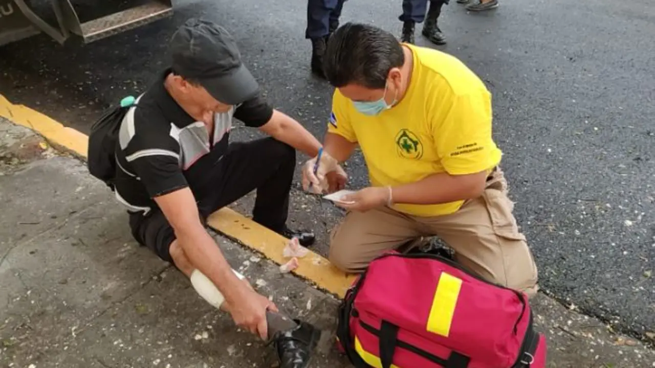 Mordido por tres perros