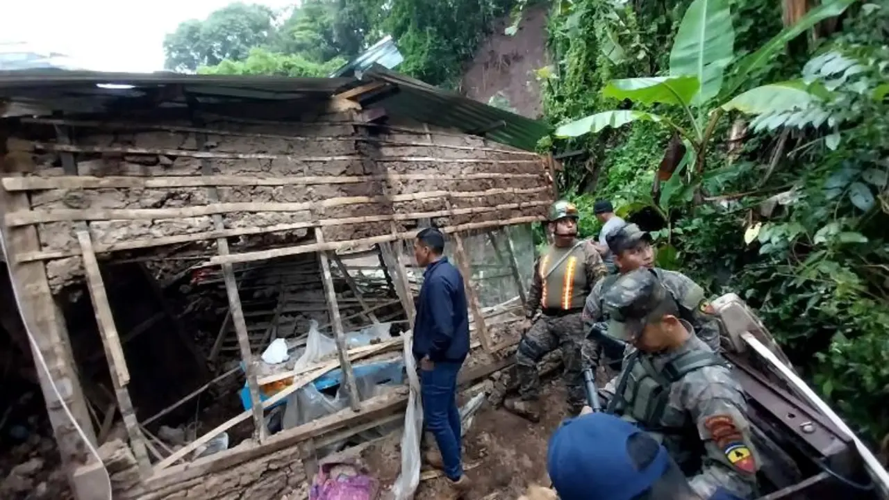 Siete fallecidos por derrumbes