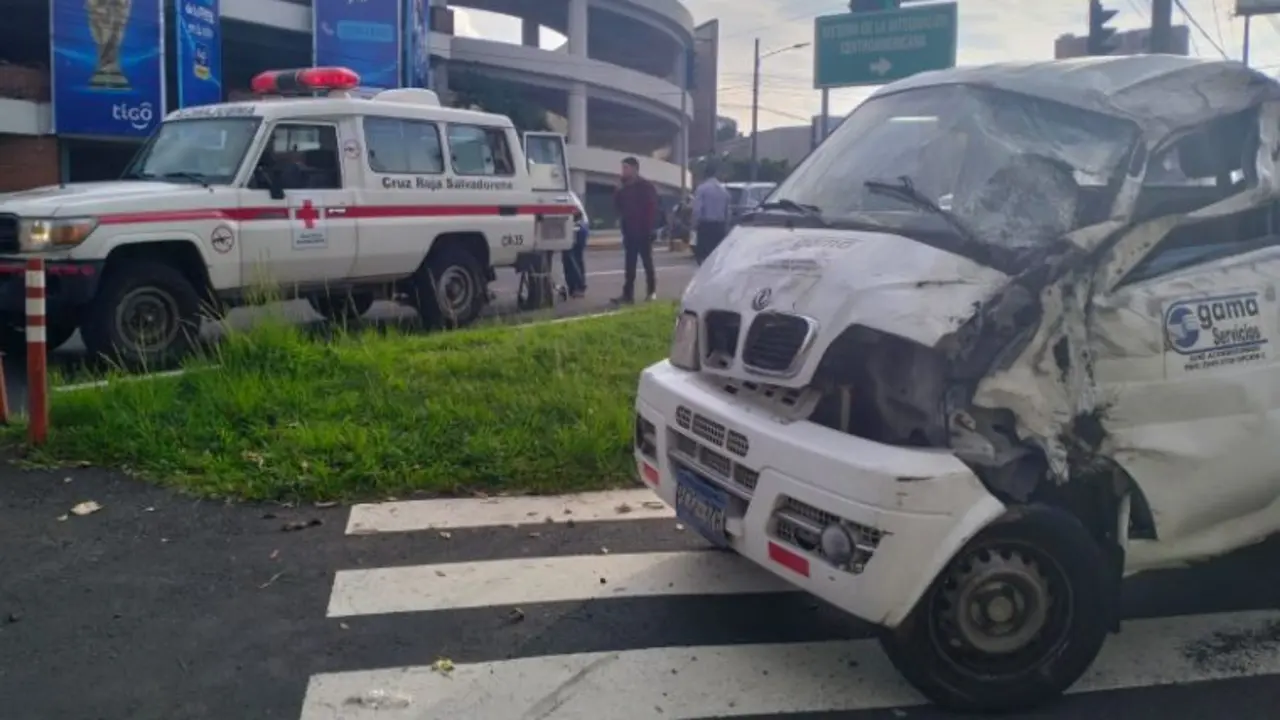 Cinco lesionados en bulevar Canciller&iacute;a