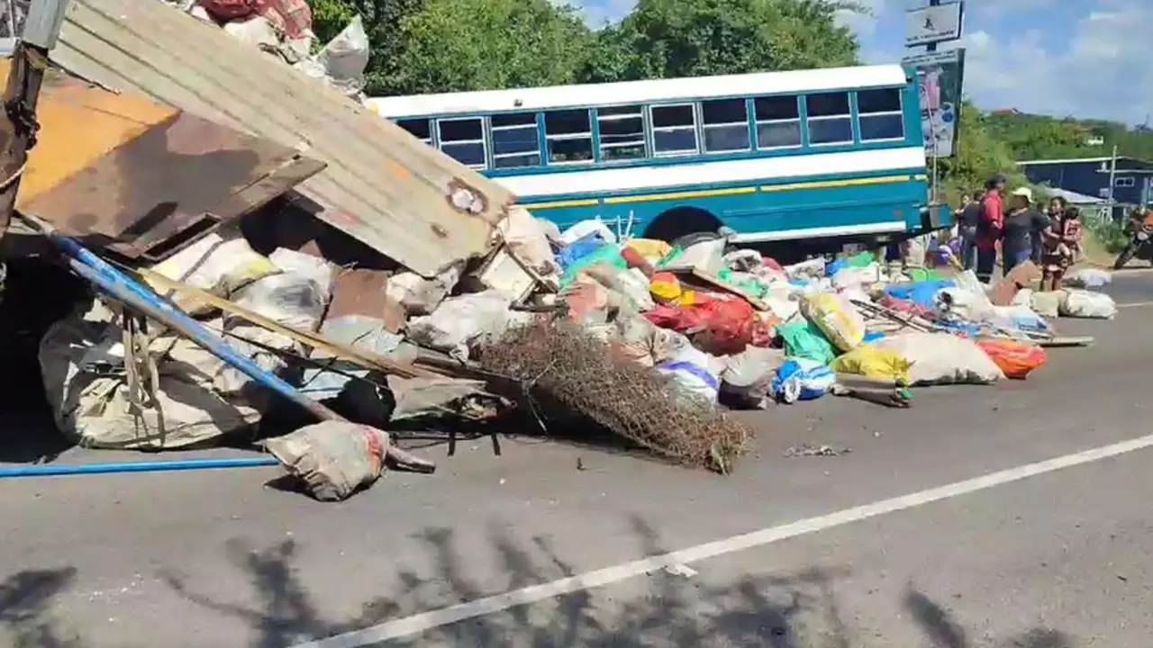 Un muerto y 17 heridos