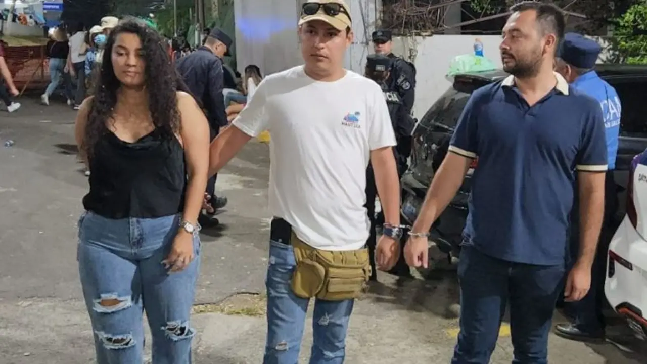 Afueras del Estadio Cuscatl&aacute;n