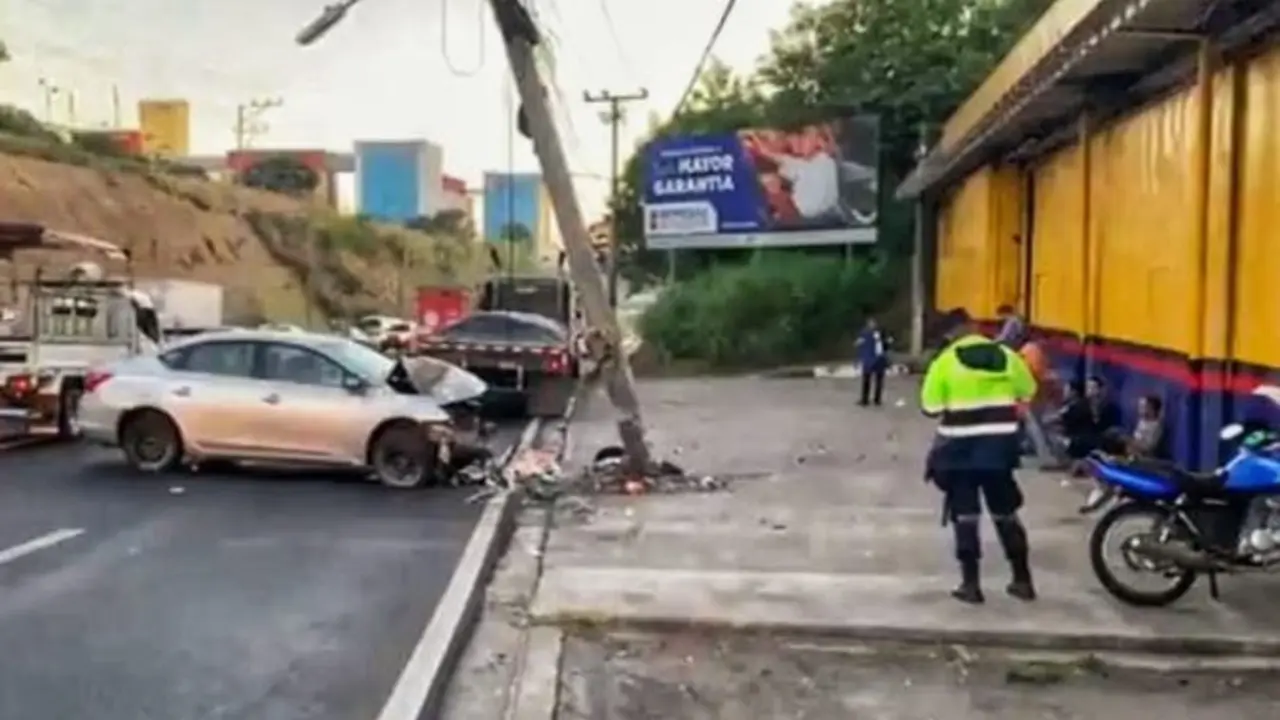 Poste del tendido el&eacute;ctrico