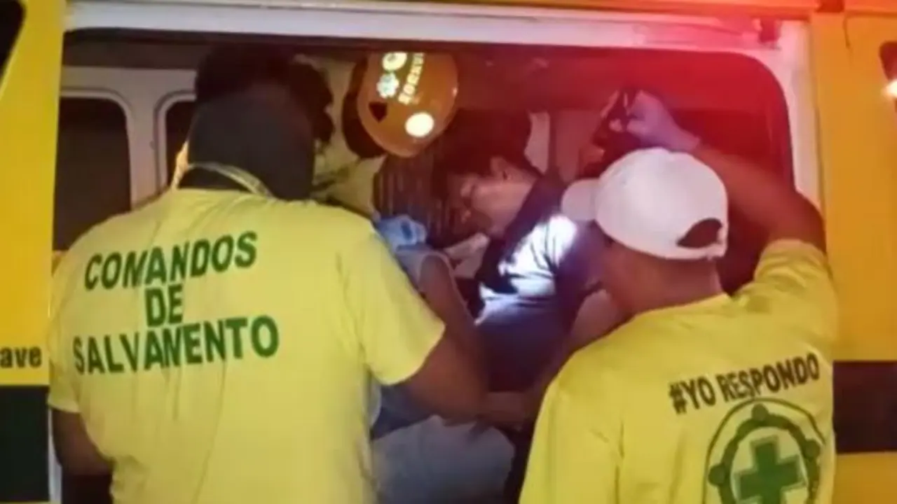 Le volaron tres dientes