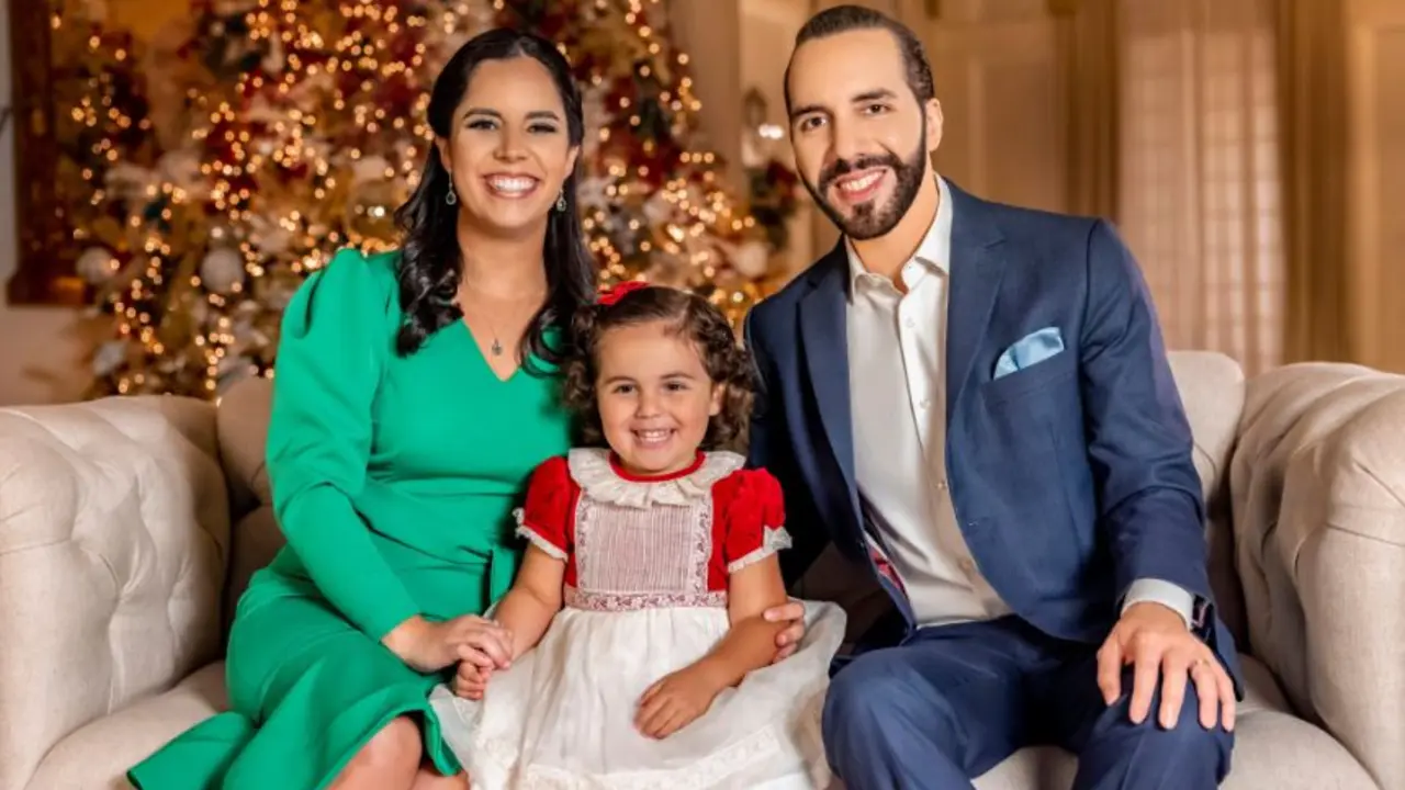 Presidente Bukele y la Primera Dama encender&aacute;n &aacute;rbol