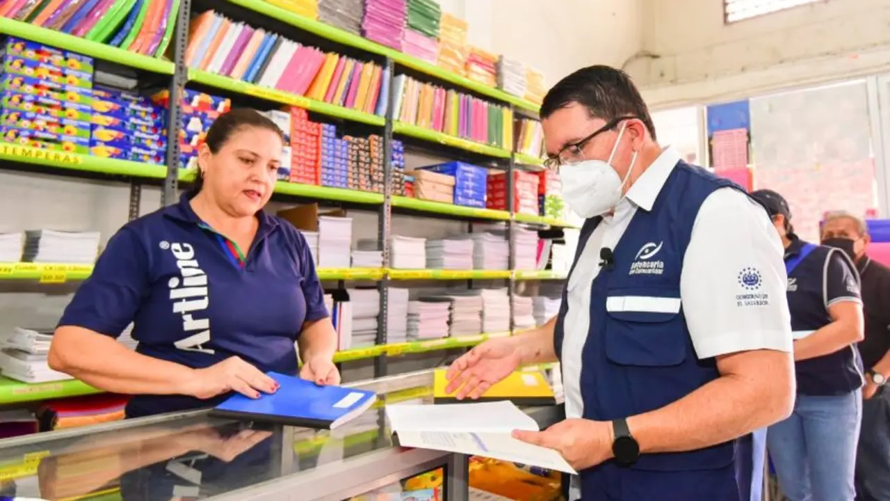 Verifican precios en librerias