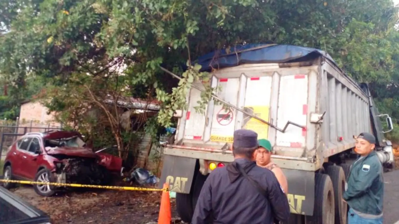 Motoristas de rastra huy&oacute;