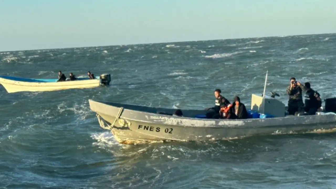 Tres rescatados en playa