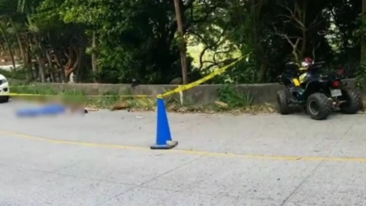 Salvadore&ntilde;a en cuadrimoto