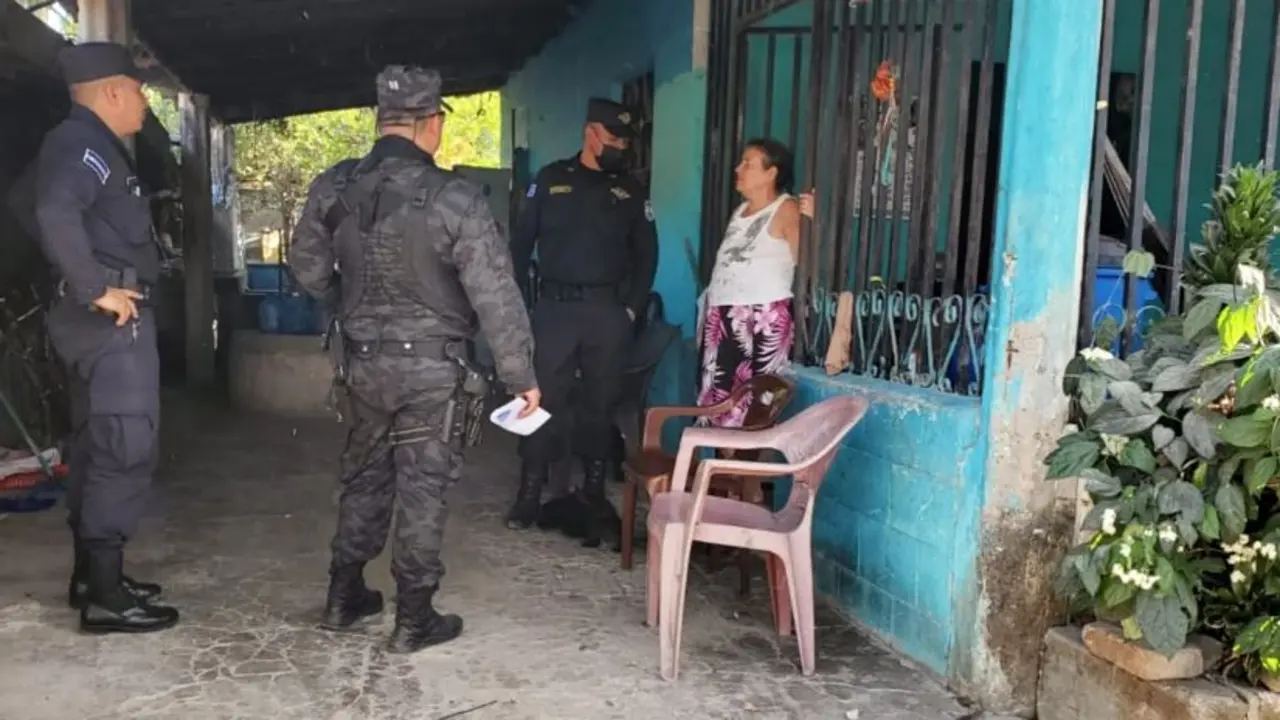 Casa por casa en Chalatenango