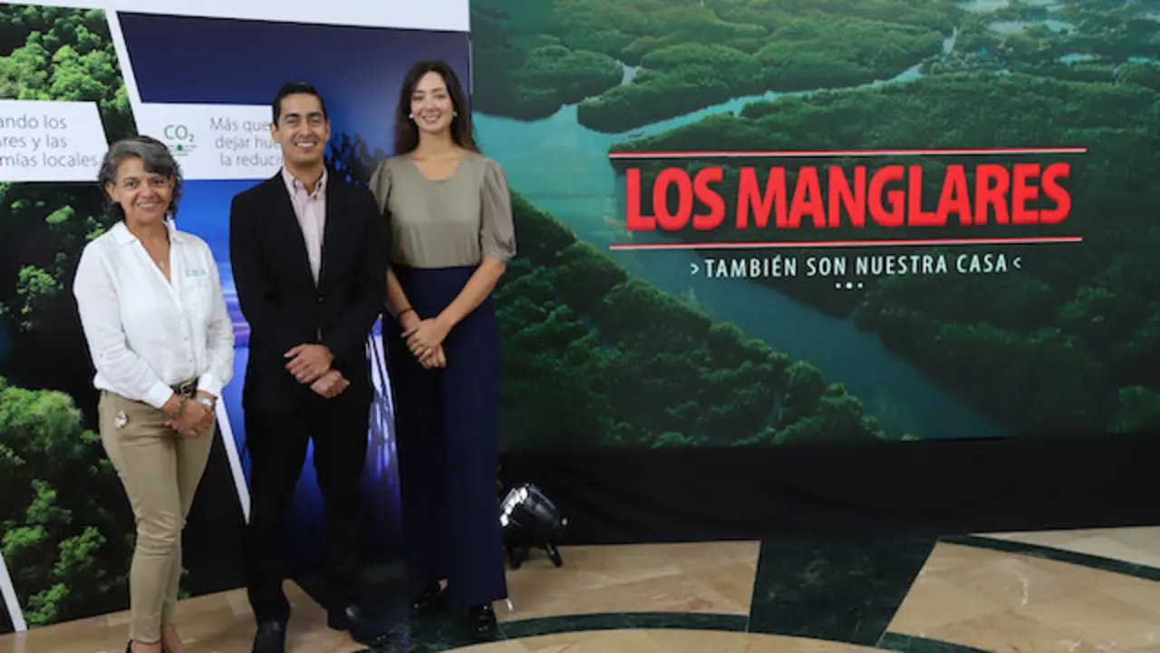 Conferencia de prensa para anunciar la entrega del Premio Ideas de Renovaci&oacute;n Verdes para el Programa de Restauraci&oacute;n de Manglares de Davivienda Seguros, en el Centro Financiero en San Salvador, el 02 de febrero de 2023.
Foto Banco Davivienda/ Salvador Melendez