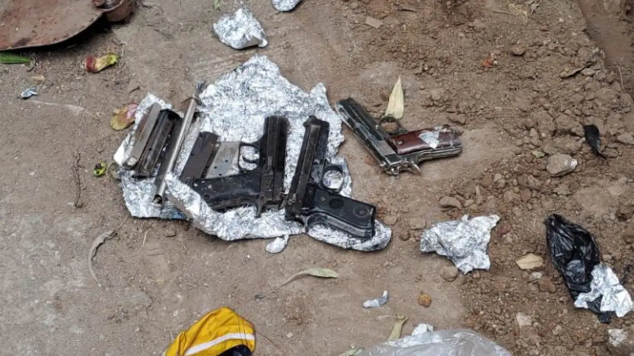 Armas escondidas en patio de vivienda