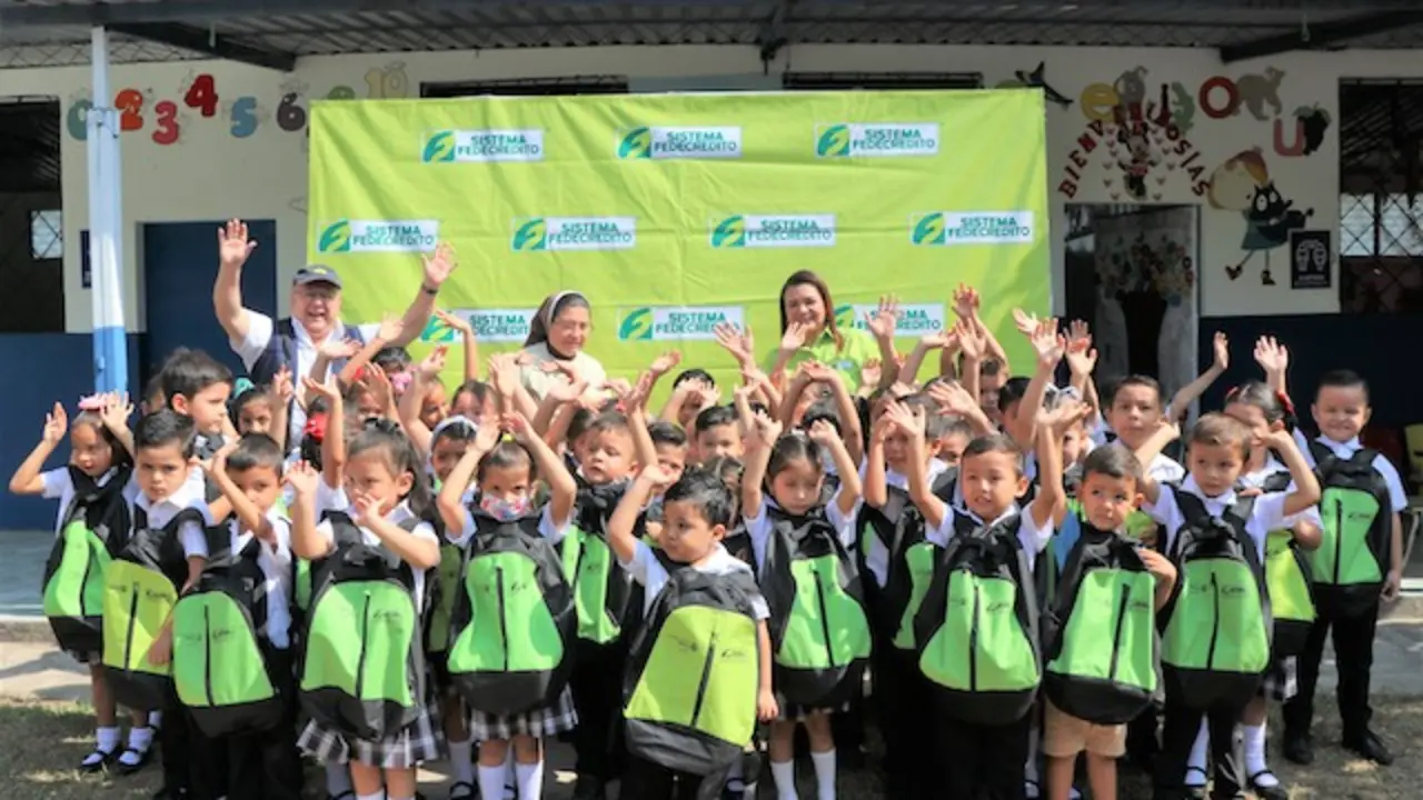 MOCHILAS ESCOLARES FEDECREDITO 1