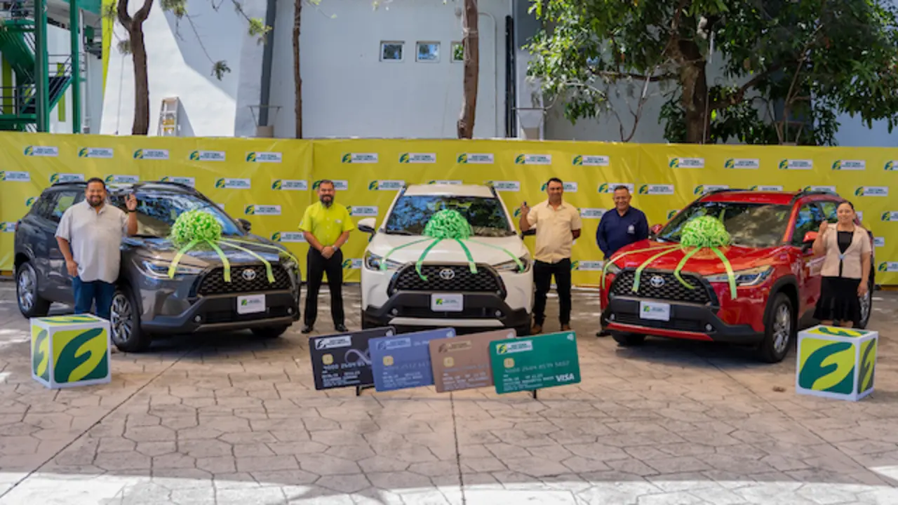 FEDECREDITO ENTREGA 3 CAMIONETAS MARZO 2023