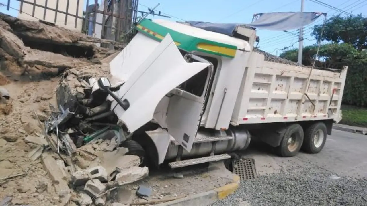 Cami&oacute;n en la Cima