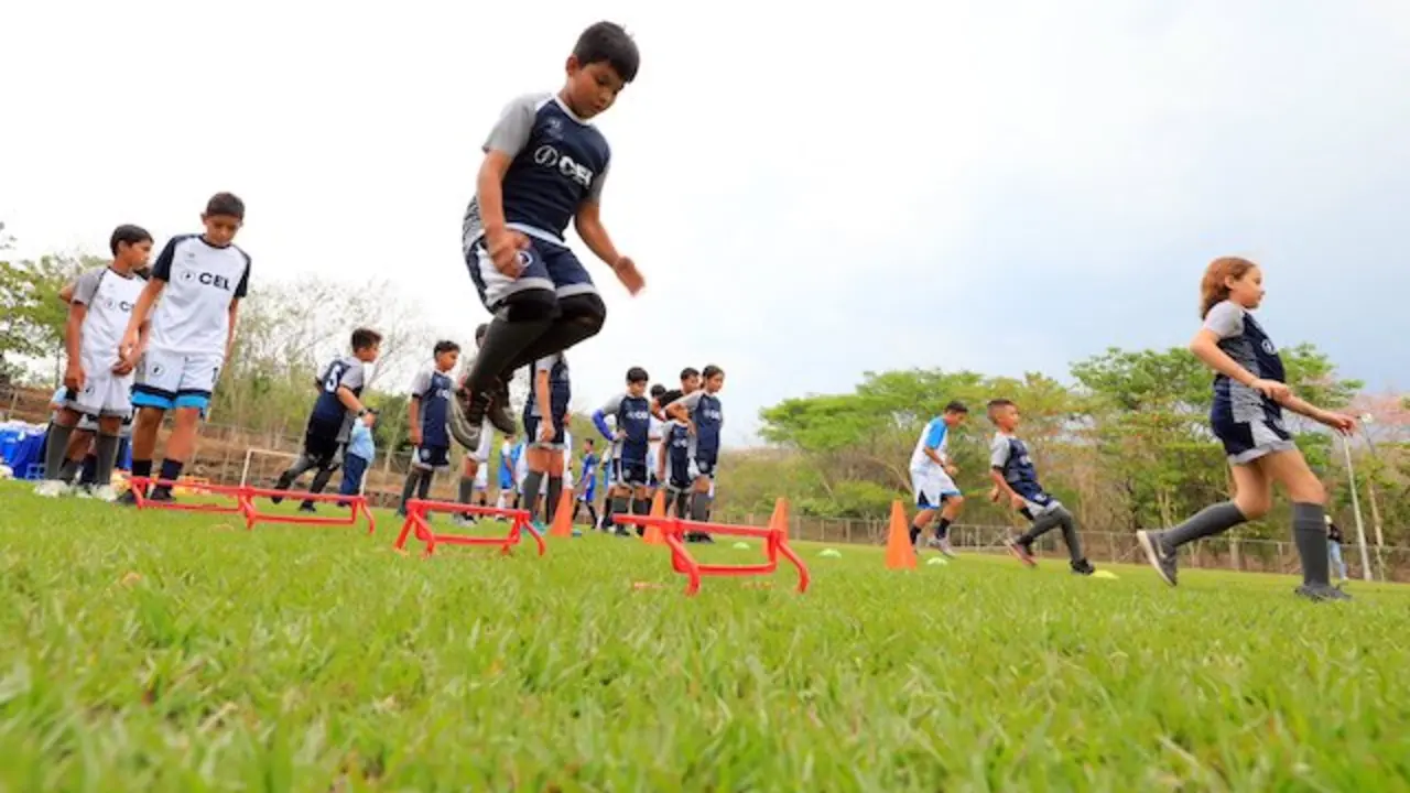 CEL ESCUELAS DE FUTBOL ORIENTE 1