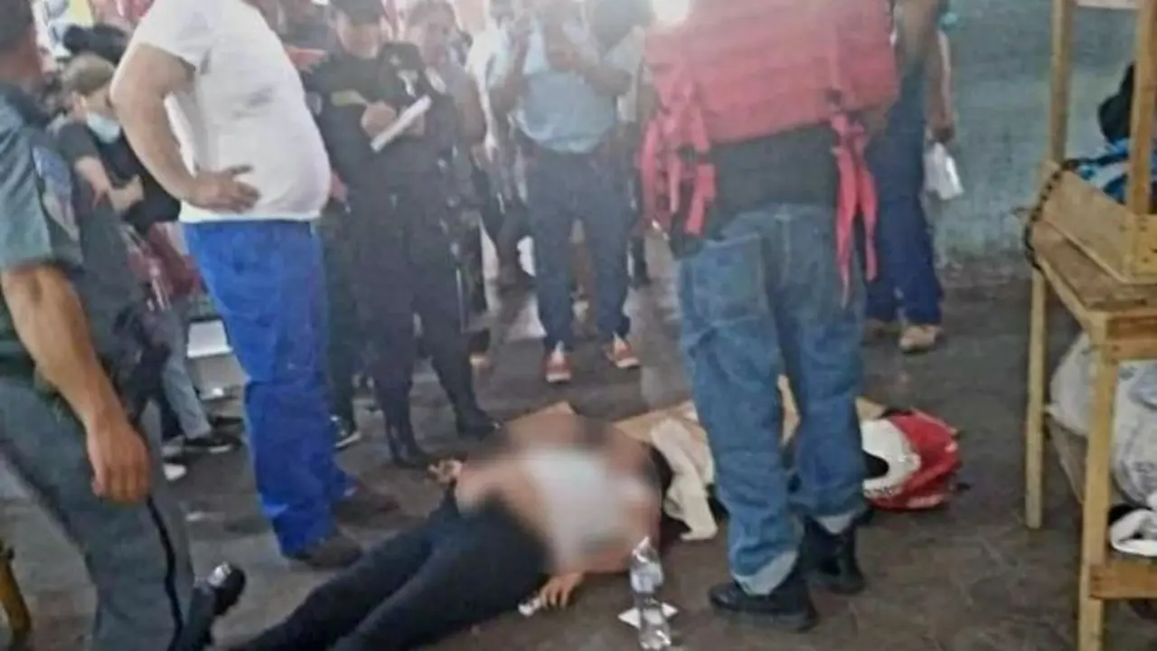 Mujer en mercado central