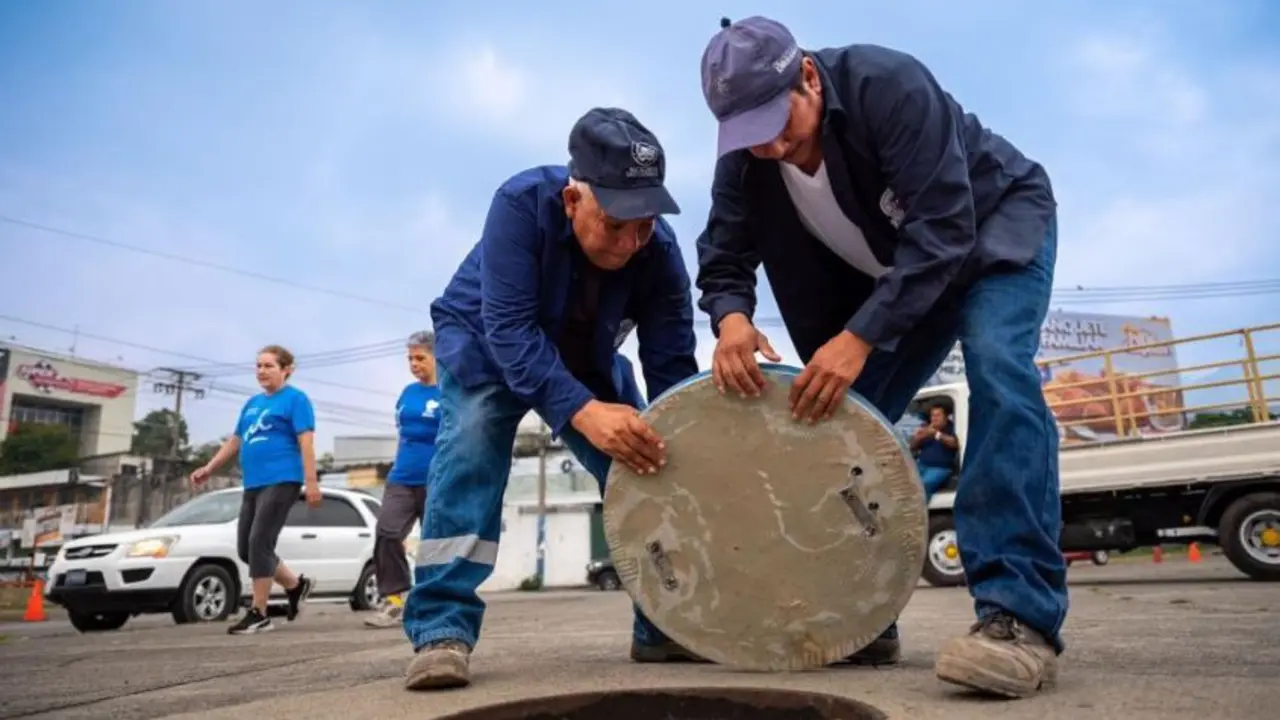 Cambian tapaderas en tragantes