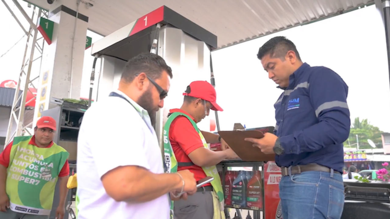 Verifican precios combustibles