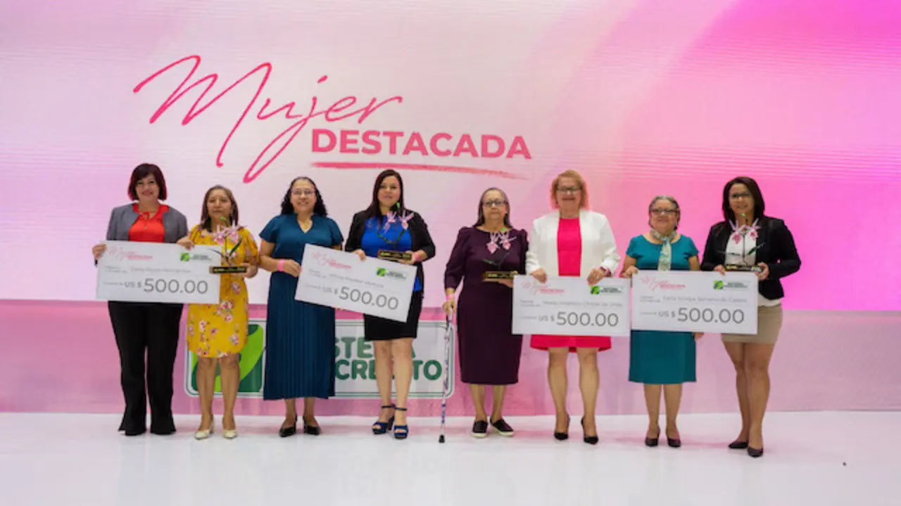 MUJER DESTACADA FEDECREDITO 1