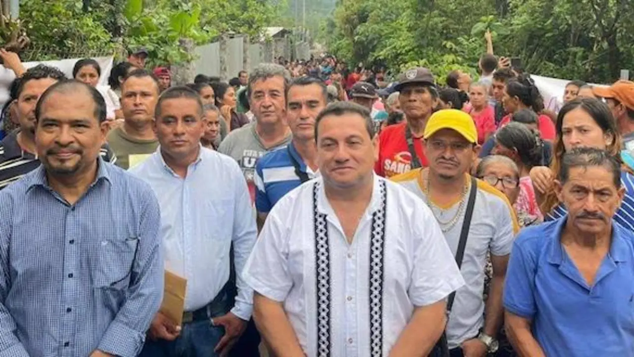 ROLANDO CASTRO Y MOVIMIENTO SOCIAL COMUNITARIO