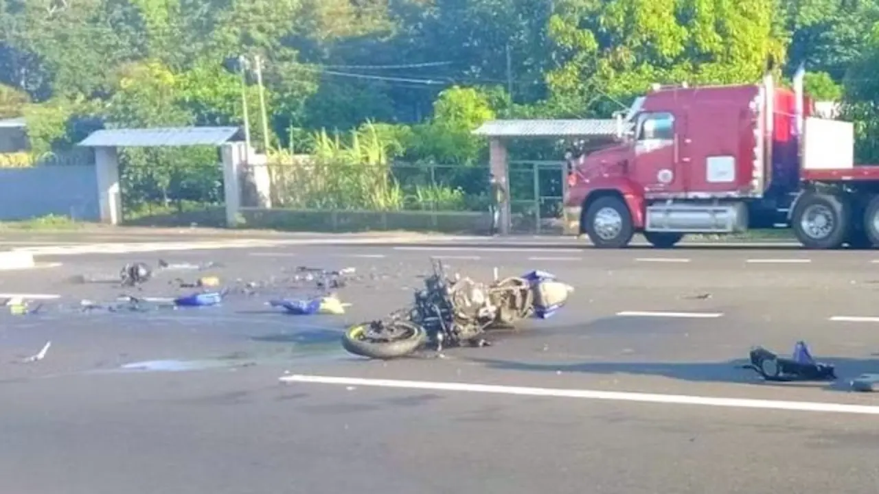 Accidente de tr&aacute;nsito San Juli&aacute;n Sonsonate motociclista fallecido