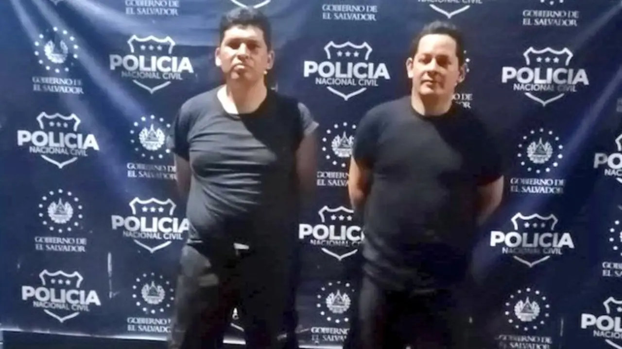 Polic&iacute;as detenidos extorsi&oacute;n Cuisnahuat Sonsonate