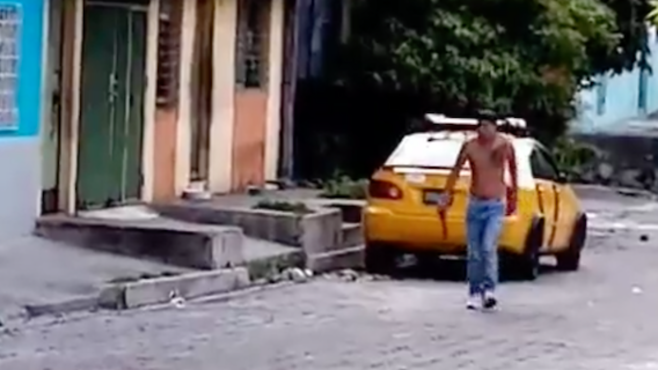 C&eacute;sar Montano detenido por amenazar con machete Soyapango