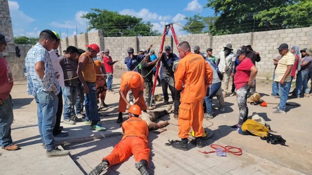 Bomberos tuber&iacute;as aguas negras San Miguel fallecidos