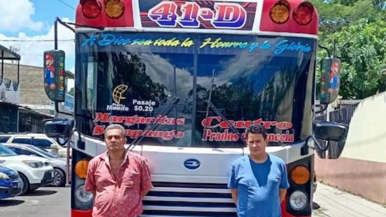 Buseros 41-D detenidos por conducir en contrasentido