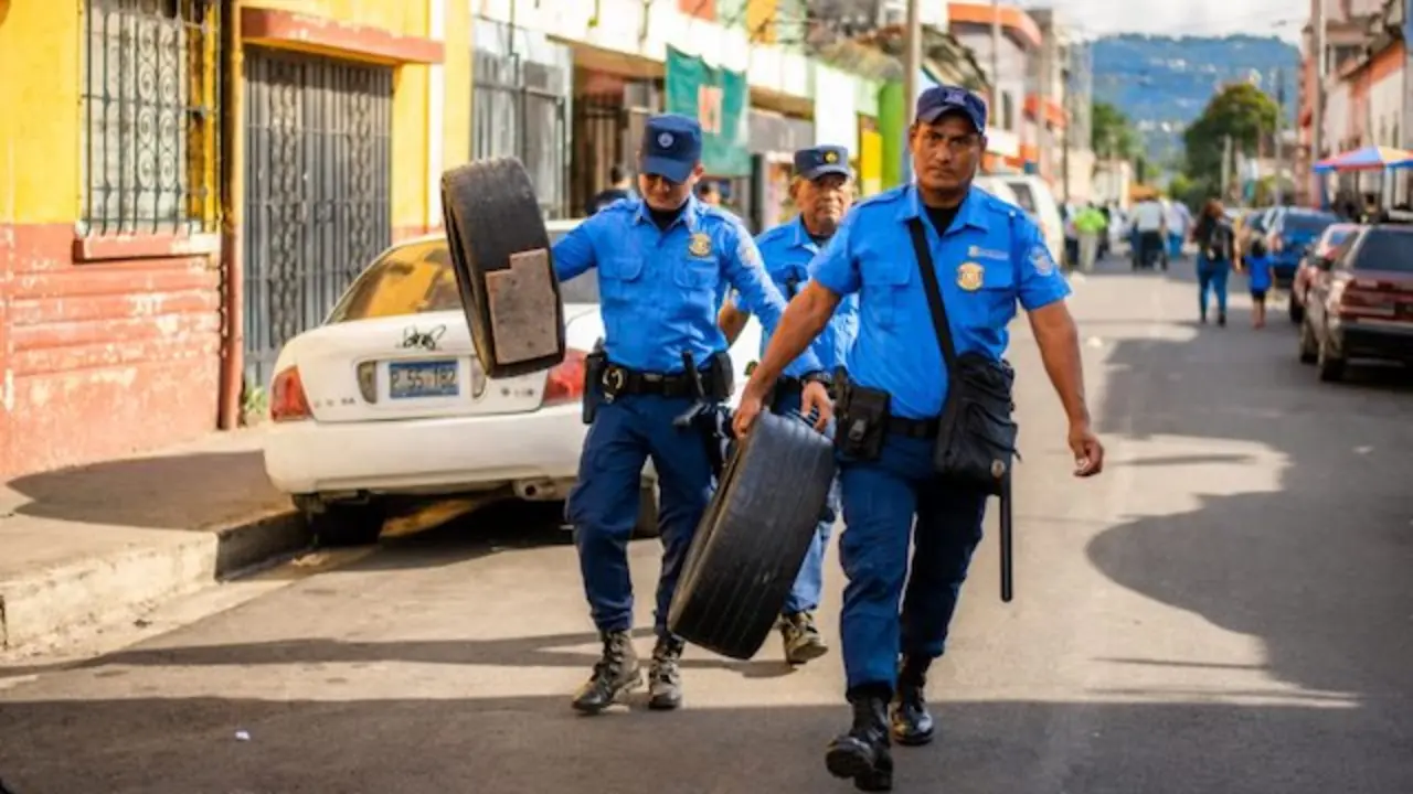 Retiro de obst&aacute;culos de calles y aceras CAM San Salvador