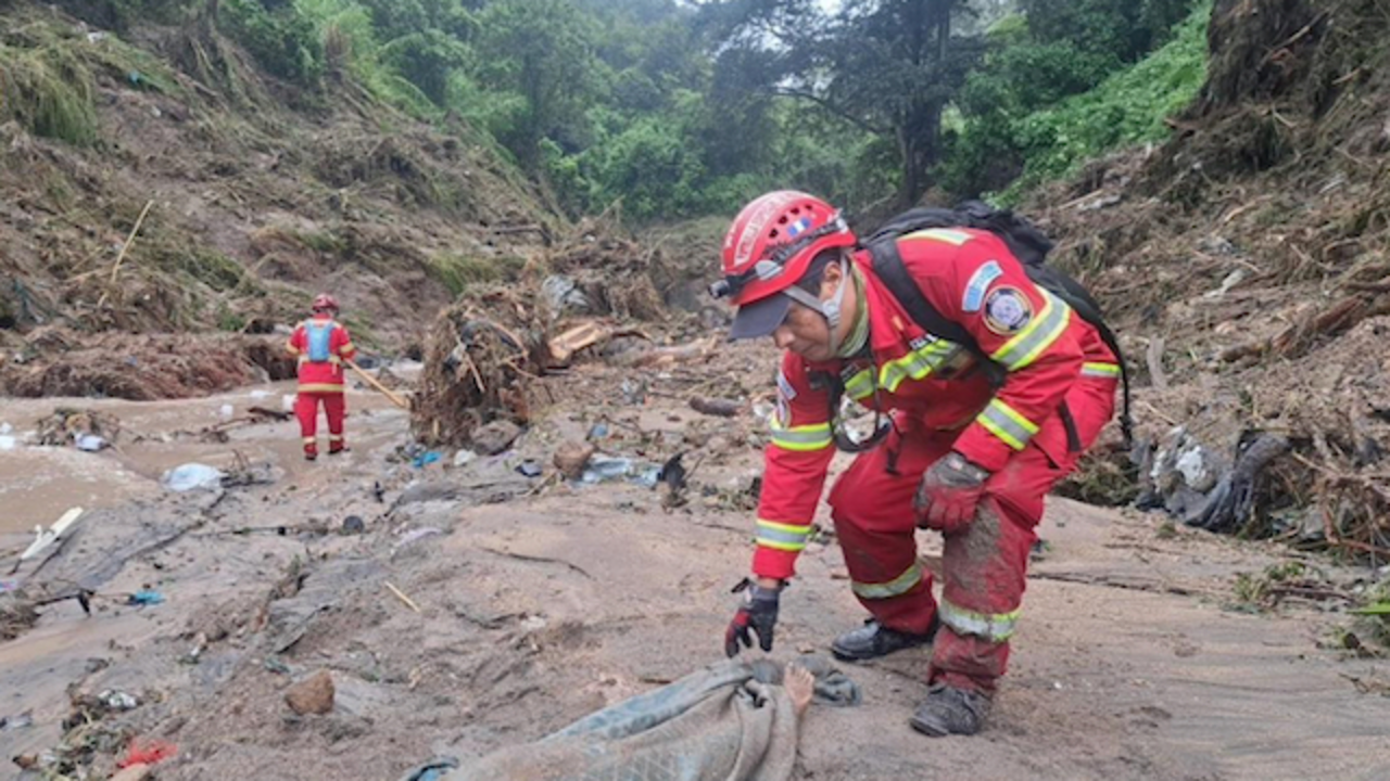 Desbordamiento de r&iacute;o Naranjo Guatemala muertos y desaparecidos