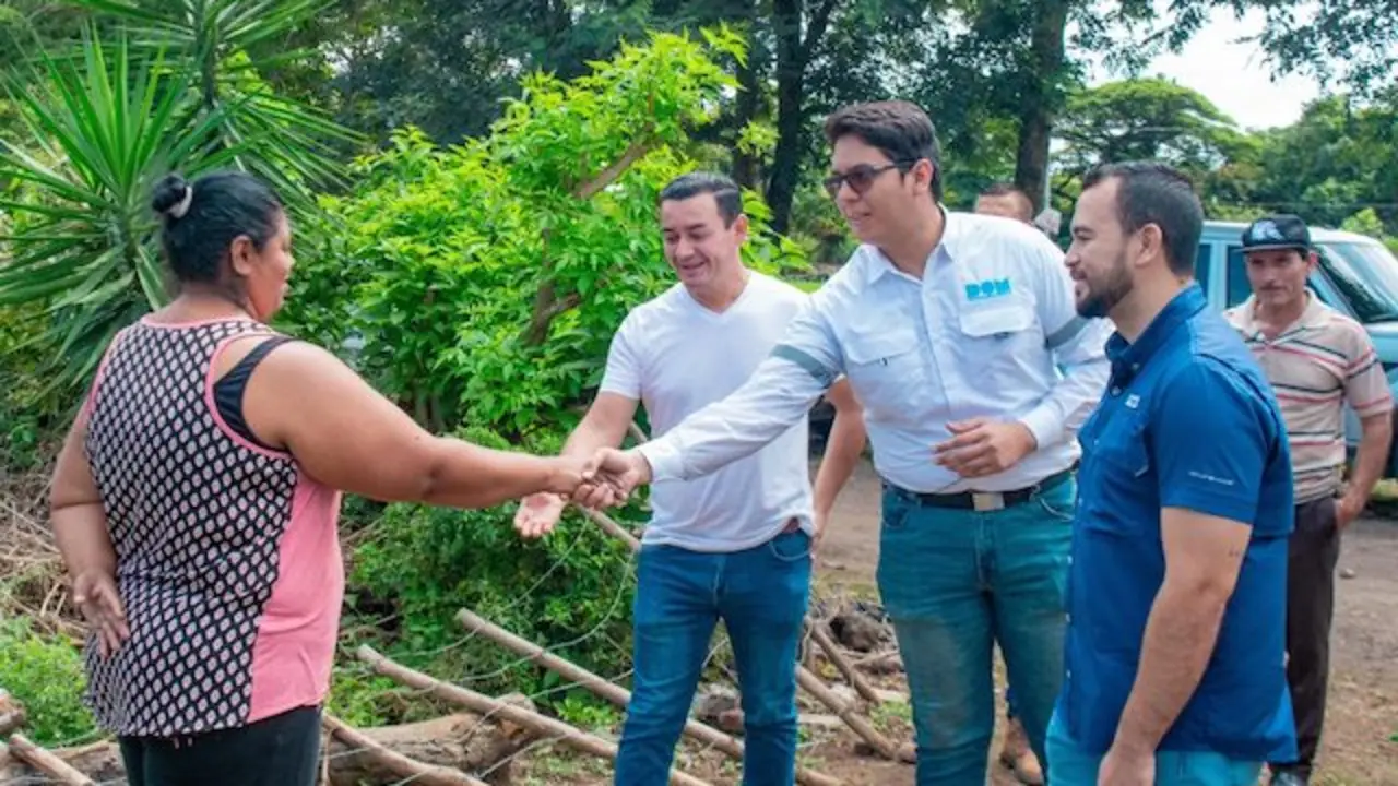 inicio del proyecto de equipamiento de un pozo de agua potable en caserío La Arenera, municipio de El Porvenir, Santa Ana