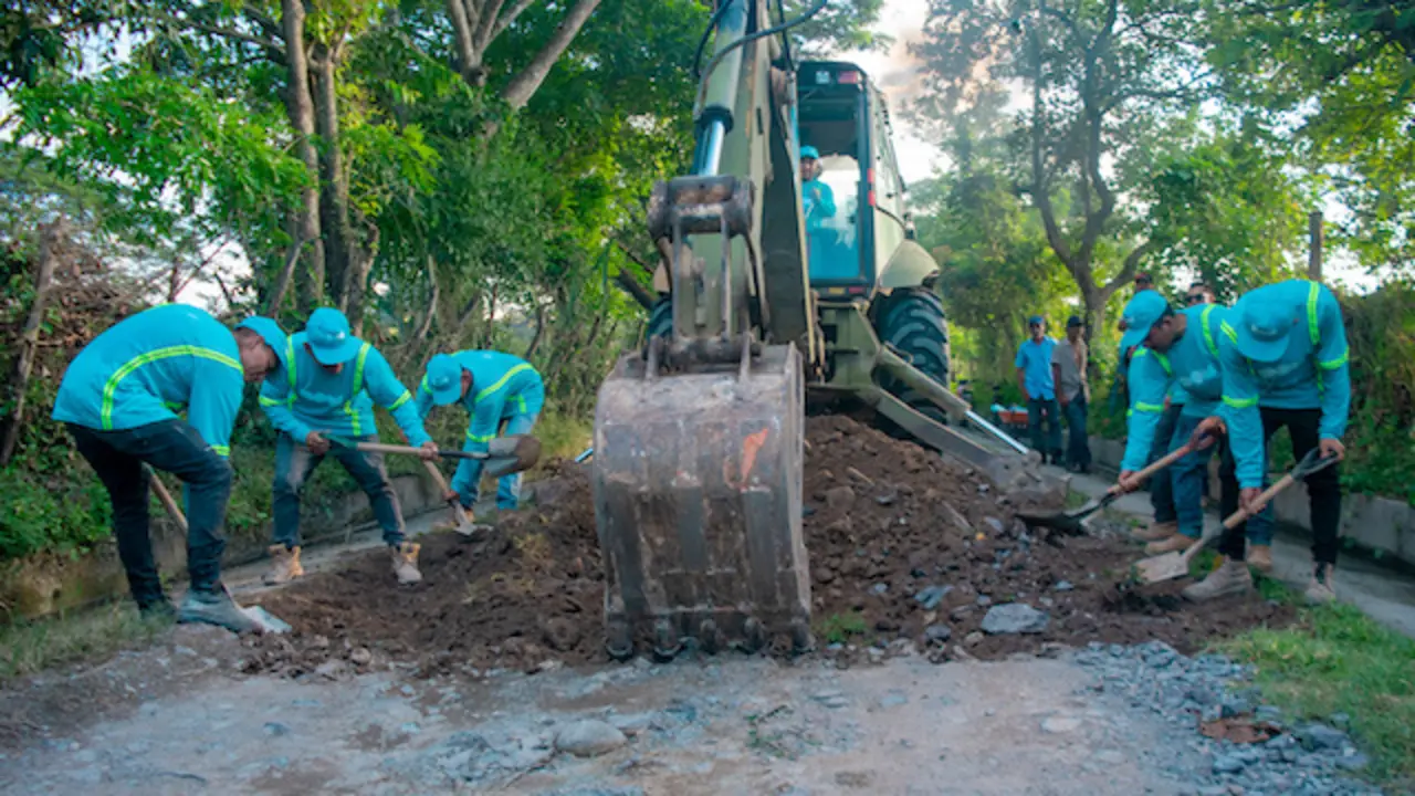 Inicio proyecto mejoramiento vial de más de 1 km en Santa Rita, Chalatenango-2