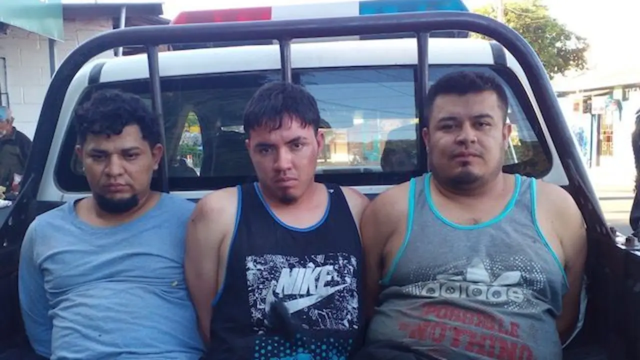 Kevin Mauricio Zelada Padilla, Juan Daniel Quijada Mejía, Ernesto Alexander López Aquino, hurto