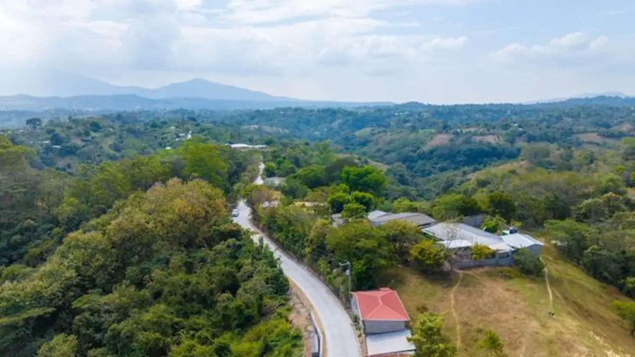 Renuevan calle en cantón Cocobano, San rafael Cedros