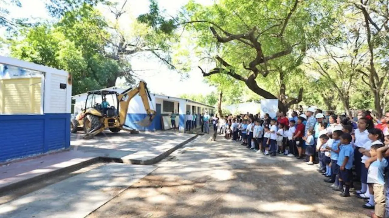 Inician reconstrucción de centro escolar del caserío Santa Clara, de San Luis Talpa