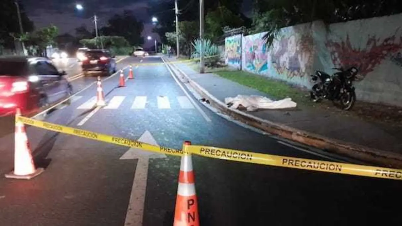Motociclista y acompanãnte lesionados tras atropellar a peatón que falleció 02-01-2024