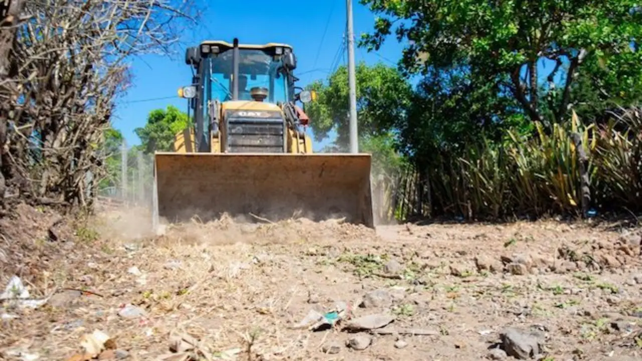 Inicio de mejoramiento de vías rurales Caserío Joya Onda, cantón El Tortuguero, Santa Clara, San Vicente-