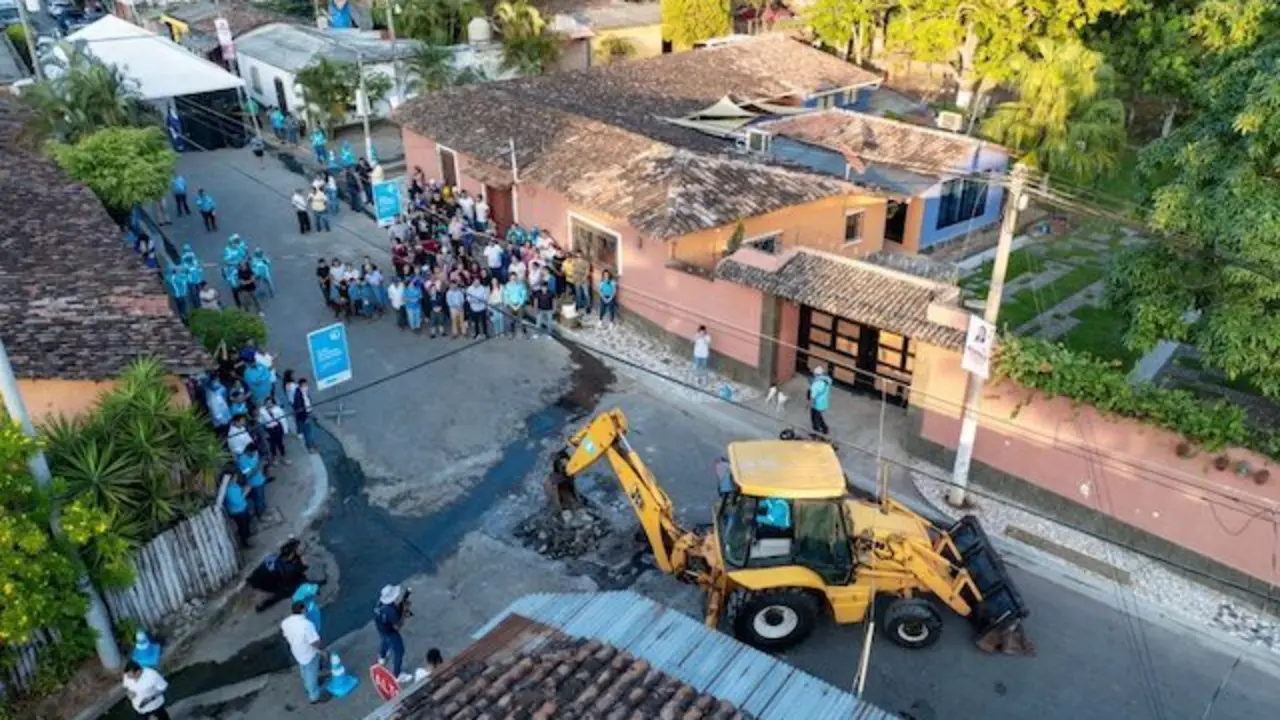 Inician plan nacional de bacheo en Huizucar