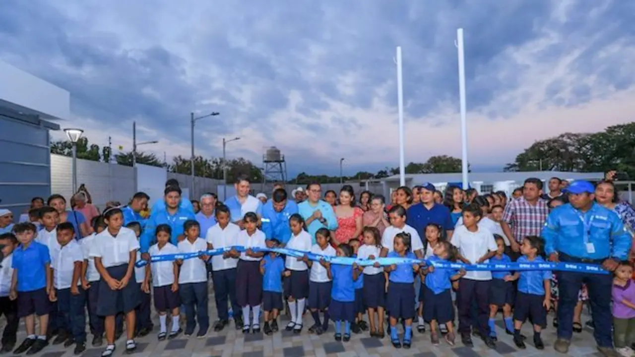 Entregan Centro Escolar Los Almendros en Acajultla, Sonsonate