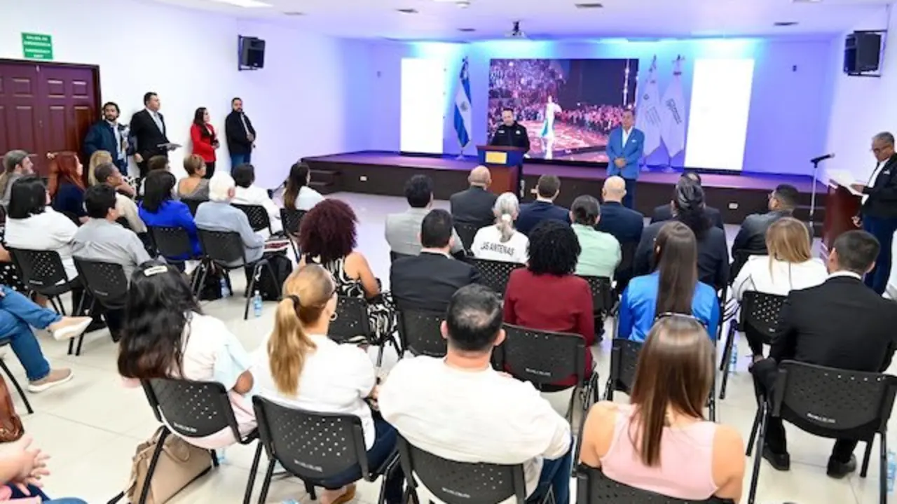 Migración nuevos ciudadanos salvadoreños