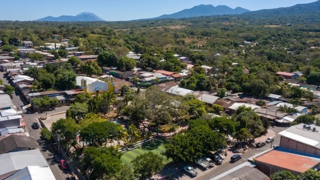 DOM renueva calles urbanas de Mercedes Umaña 1