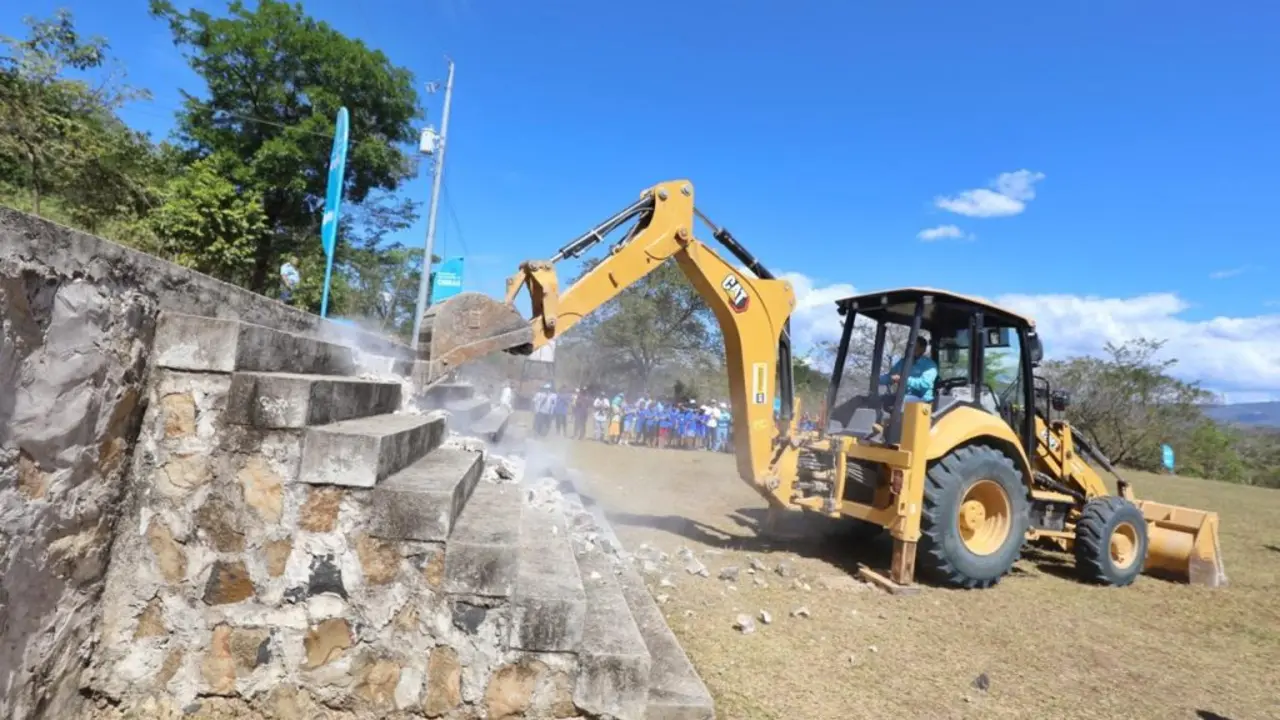 Inician construcción de polideportivo en Carolina, San Miguel
