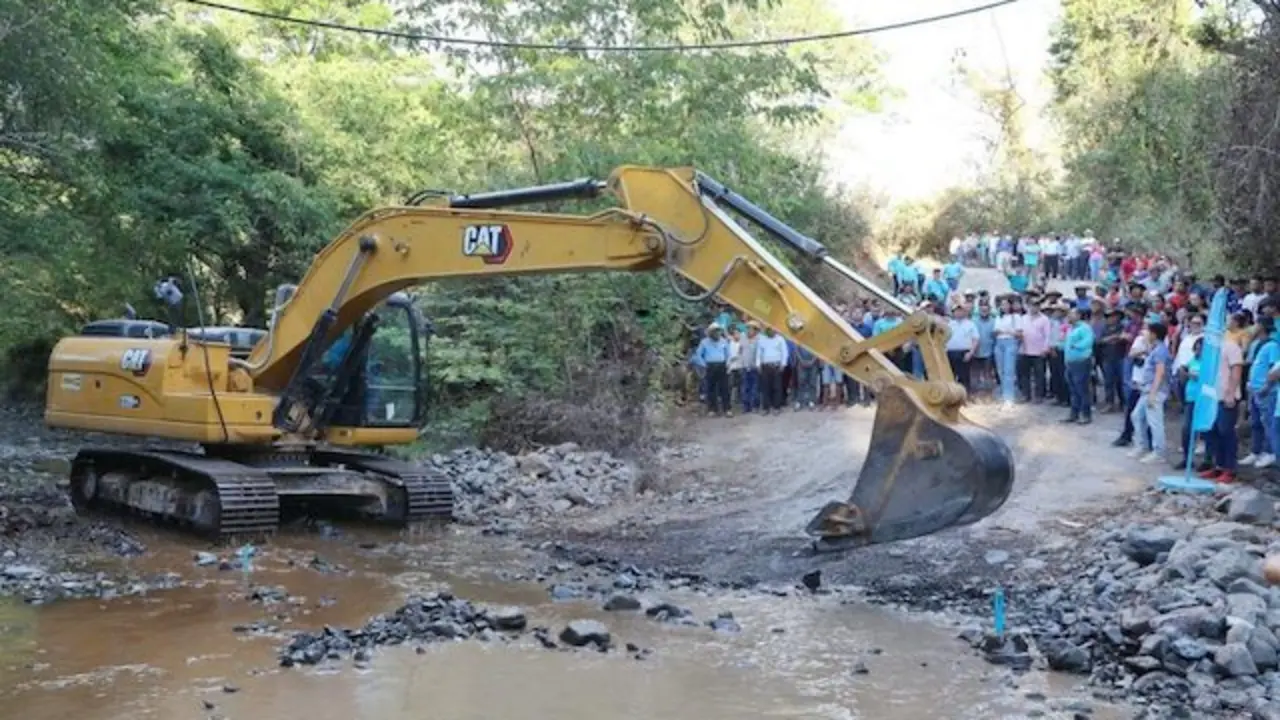 Inician construcción de 7.9 km de calles en Poloros, La Unión 1