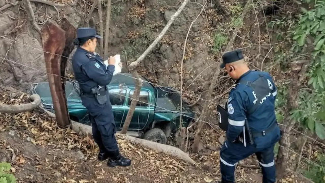 Fallece mujer que iba en cama de pick up 08-02-2024