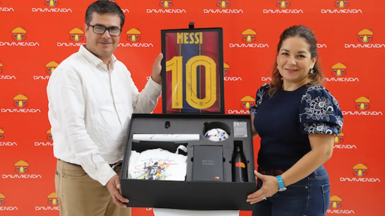 Conferencia de Prensa para anunciar a los ganadores de los promocionales de lujo MasterCard y Messi Man&iacute;a, el 6 de marzo de 2024 en Agencia Centro Financiero, en San Salvador, El Salvador.
Foto Banco Davivienda por/ Salvador Mel&eacute;ndez