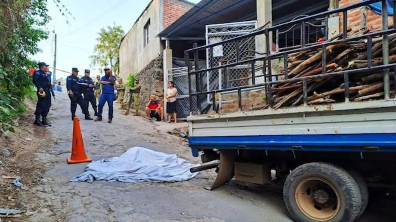 Anciano de 76 años atropellado por su familiar en Santa Ana 15-05-2024