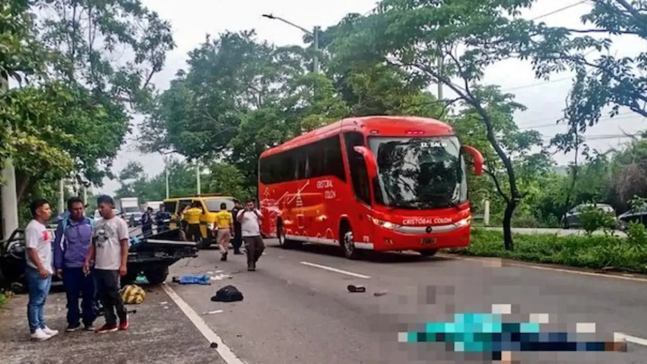 Accidente tres fallecidos y cuatro lesionados en carretera a Comalapa