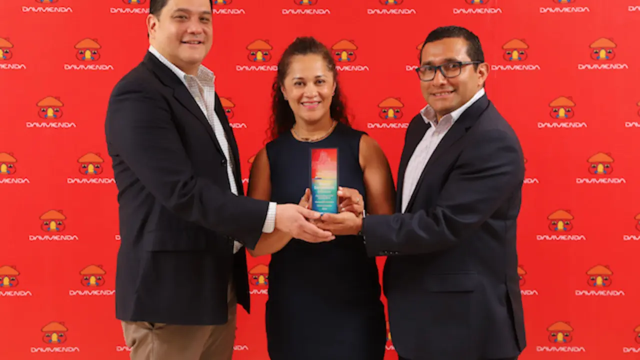 Visita de cortes&iacute;a y recepci&oacute;n de entrega de Premio IFC-GTFP, en Centro Financiero en San Salvador, El Salvador, el 31 de mayo de 2024.
Foto Banco Davivienda/ Salvador Mel&eacute;ndez